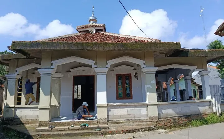 Mushola Baitul Mukhtarom: Jasa Bersih, Layanan Suci untuk Warga Cilacap